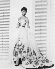 Audrey Hepburn - Photo Print | Movies, Music, TV Posters from Posterazzi