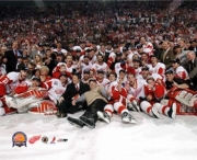 2002 Detroit Red Wings Championship Celebr - Sports Photo Print | Posters from Posterazzi
