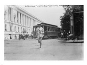 Elphinstone Winning Washington Marathon - Art Print | Poster Prints from Posterazzi